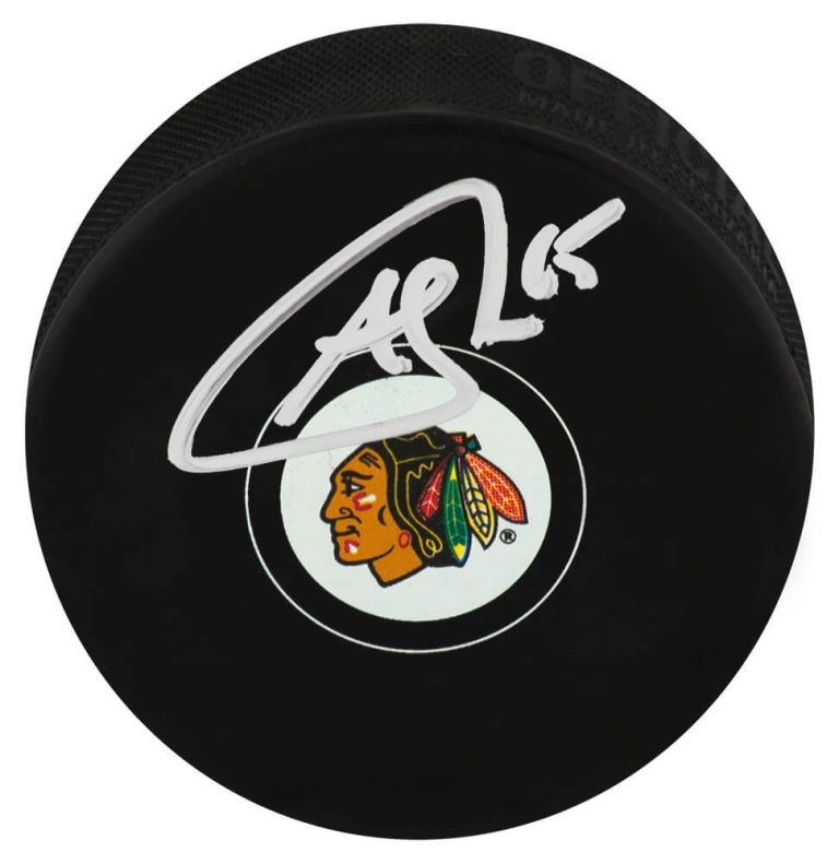 ANDREW SHAW Signed Blackhawks Logo Hockey Puck - SCHWARTZ