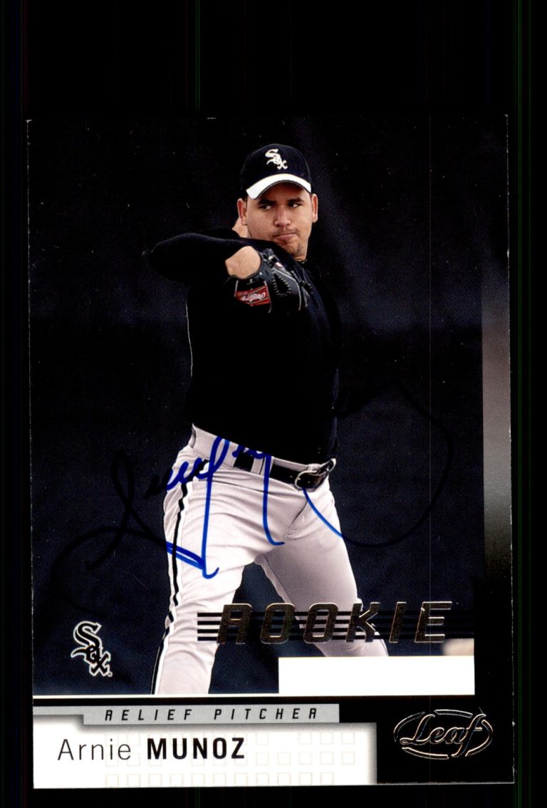 Signed Baseball Card Auto Arnie Munoz 2004 Leaf #204 Chicago White Sox
