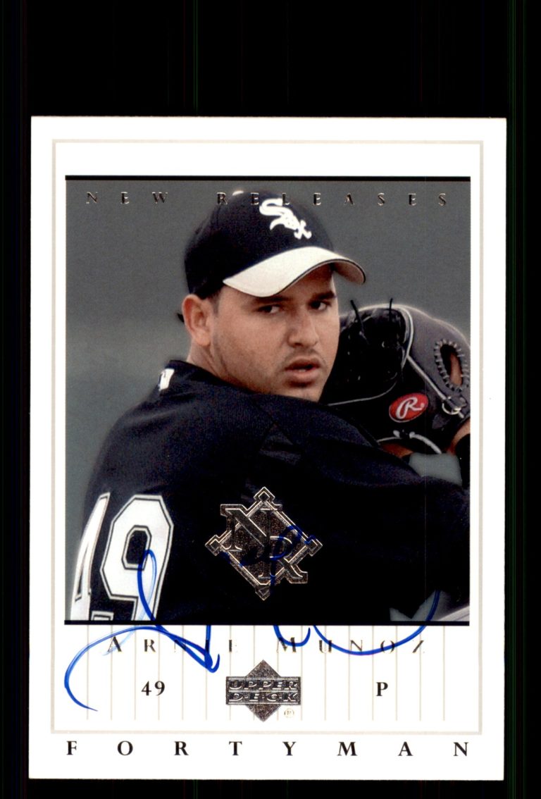 Signed Baseball Card Auto Arnie Munoz 2003 Upper Deck 40-Man #883