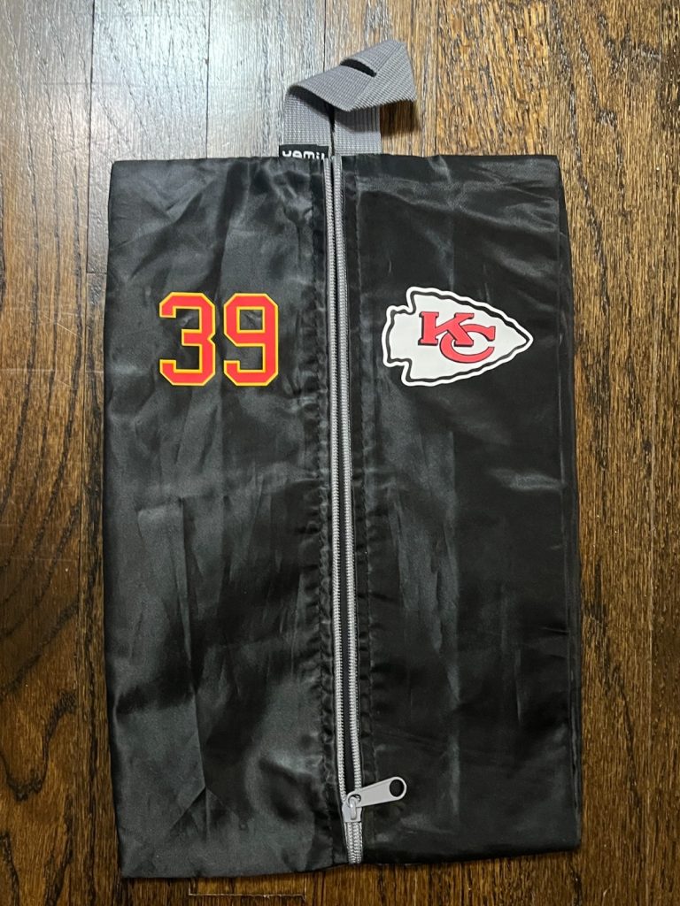 NFL FOOTBALL TEAM ISSUED KANSAS CITY CHIEFS TOILETRY BAG #39