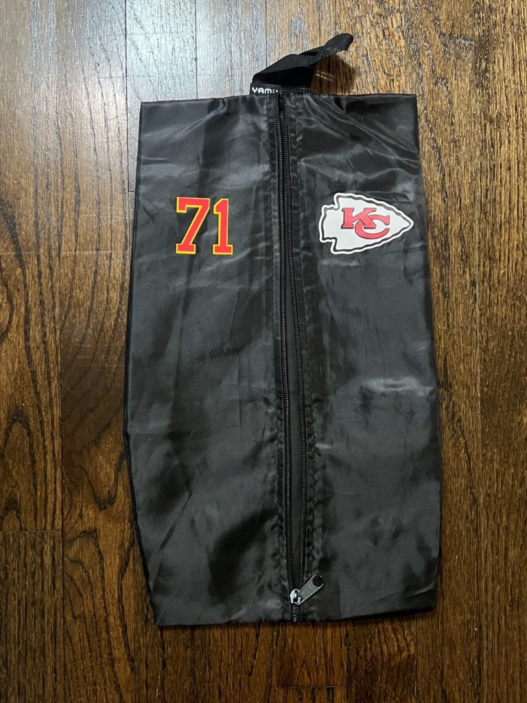 NFL FOOTBALL TEAM ISSUED KANSAS CITY CHIEFS TOILETRY BAG #71