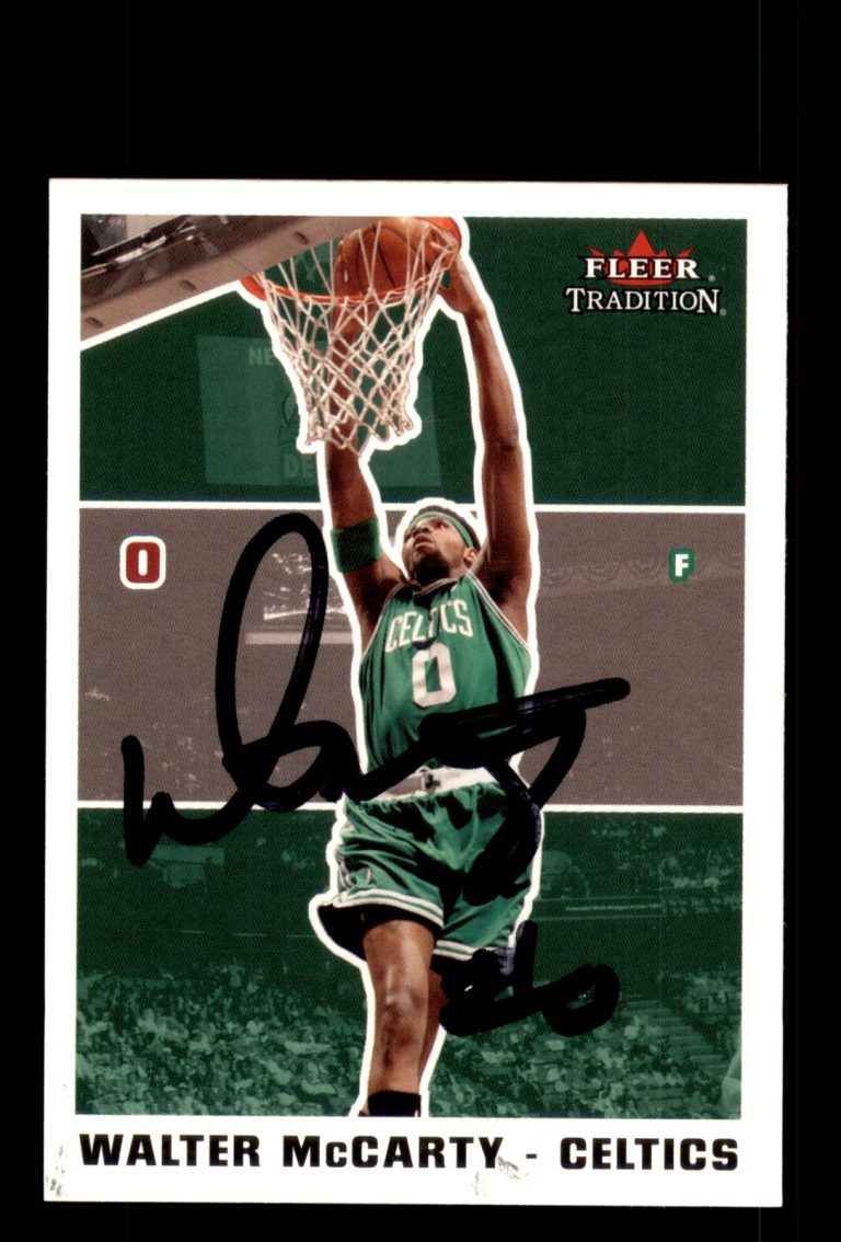 Signed Basketball Card Auto Walter McCarty 2003-04 Fleer Tradition #212 Celtics