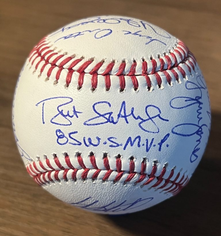 1985 TEAM SIGNED 17x BASEBALL WORLD SERIES KANSAS CITY ROYALS SABERHAGEN MVP