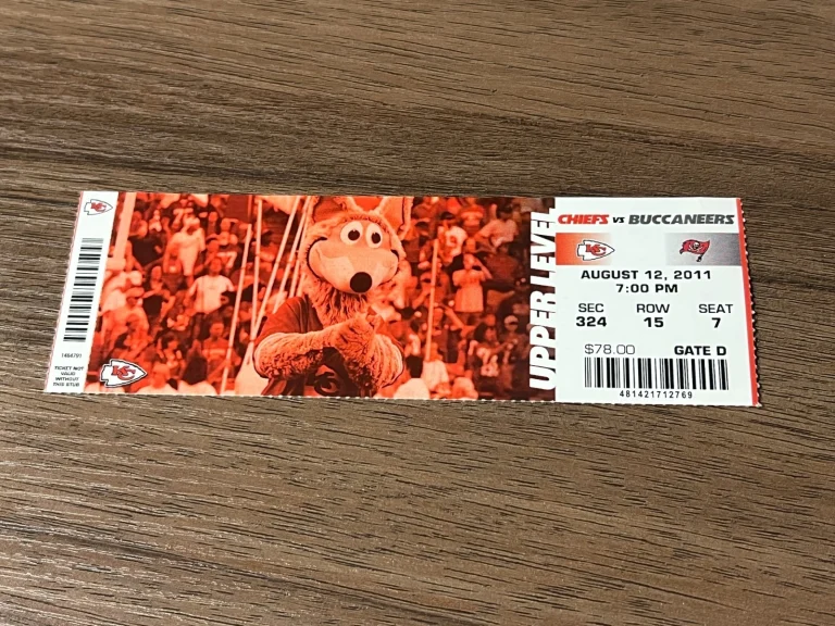 FOOTBALL TICKET STUB ARROWHEAD 2011 KANSAS CITY CHIEFS TAMPA BAY BUCCANEERS 8/12