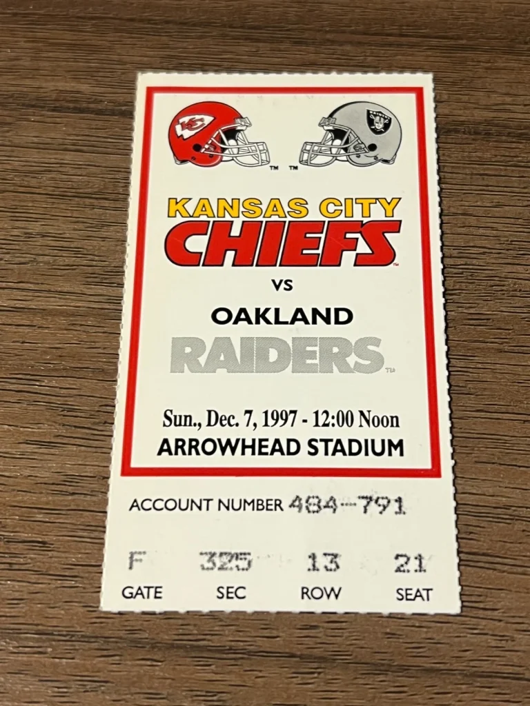 FOOTBALL TICKET STUB ARROWHEAD KANSAS CITY CHIEFS OAKLAND RAIDERS 12/7 1997