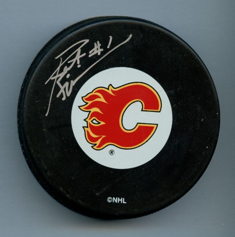 Pat Riggins signed autograph auto Official NHL Calgary Flames Puck