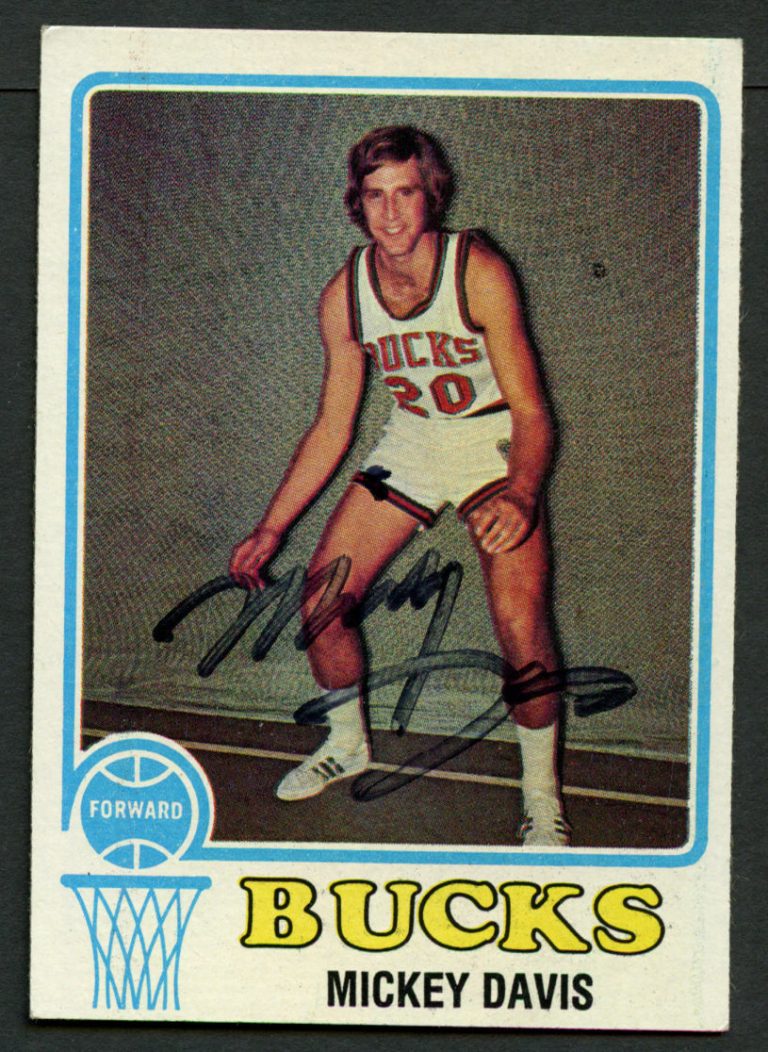 Mickey Davis #107 signed autograph auto 1973-74 Topps Basketball Trading Card