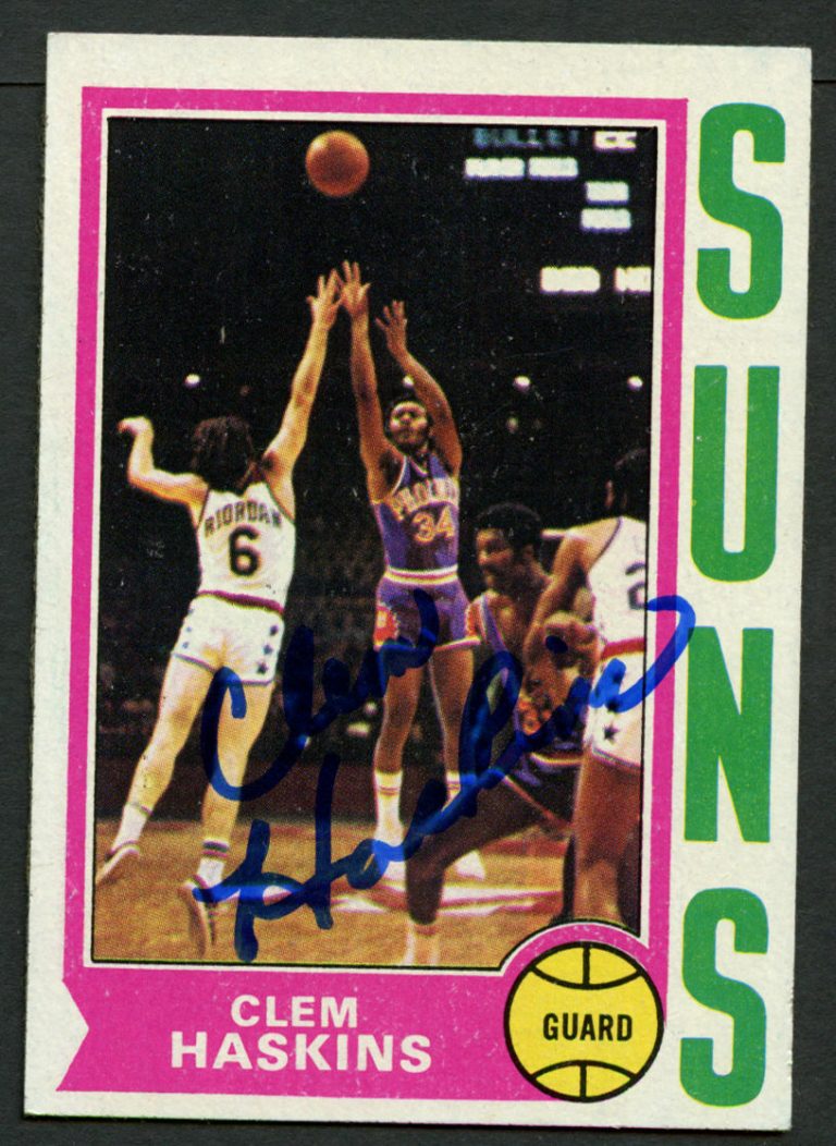 Clem Haskins #62 signed autograph auto 1974-75 Topps Basketball Trading Card