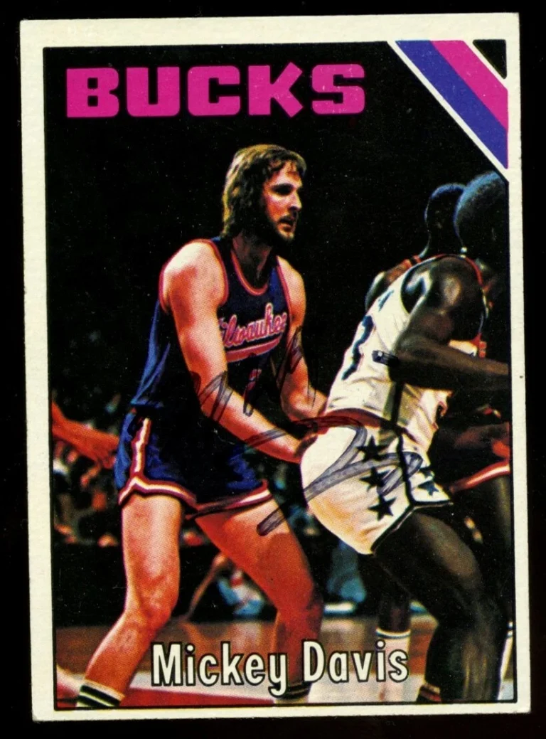 Mickey Davis #53 signed autograph auto 1975-76 Topps Basketball Trading Card