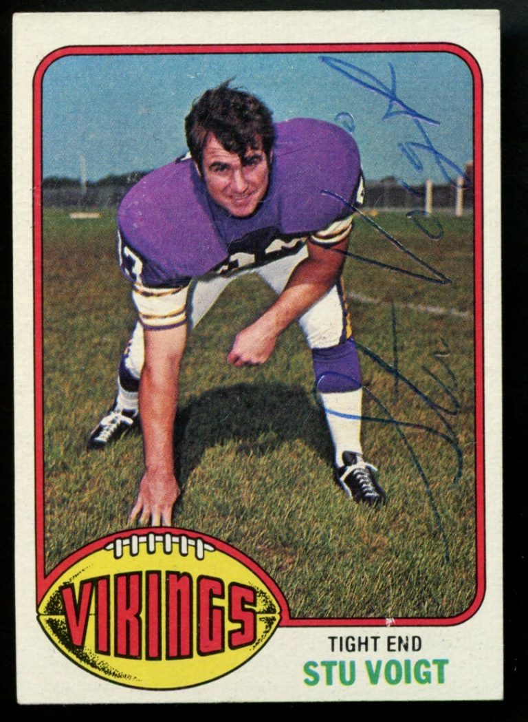 Stu Voigt #359 signed autograph auto 1976 Topps Football Trading Card