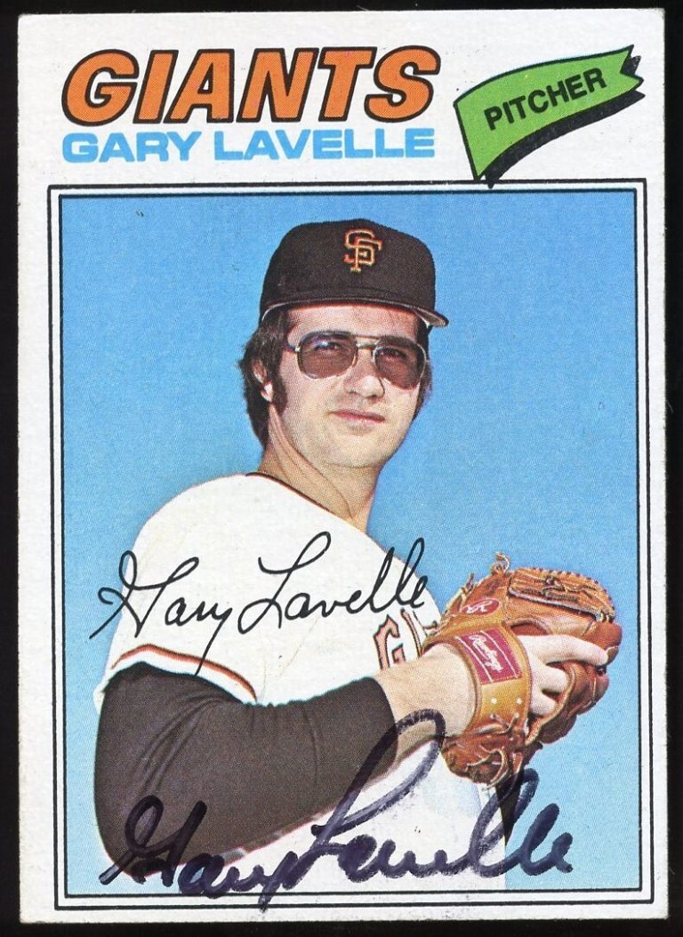 Gary Lavelle #423 signed autograph auto 1977 Topps Baseball Trading Card