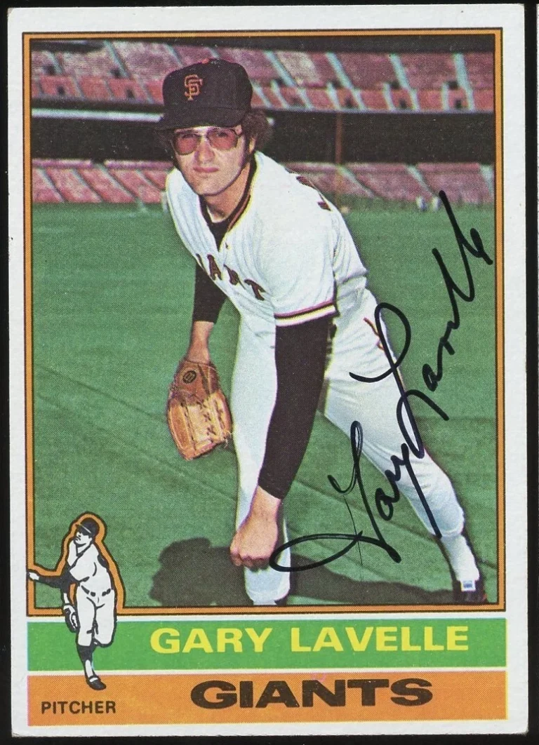 Gary Lavelle #105 signed autograph auto 1976 Topps Baseball Trading Card