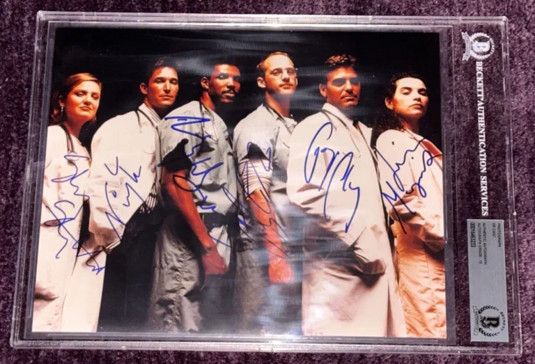 CAST OF ER Signed 8 X 10 PHOTO BAS Beckett Auth & Encapsulated AUTO Grade 10