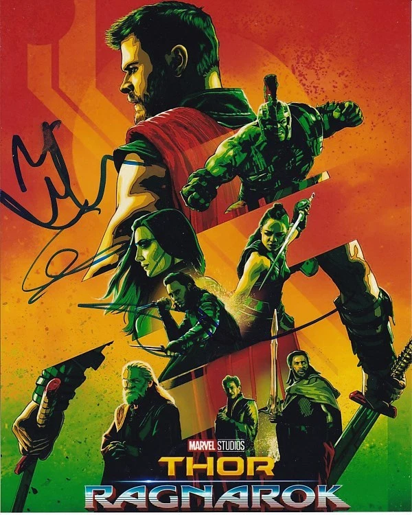 CHRIS HEMSWORTH MARK RUFFALO TAIKA WAITITI signed THOR RAGNAROK 8x10 photo