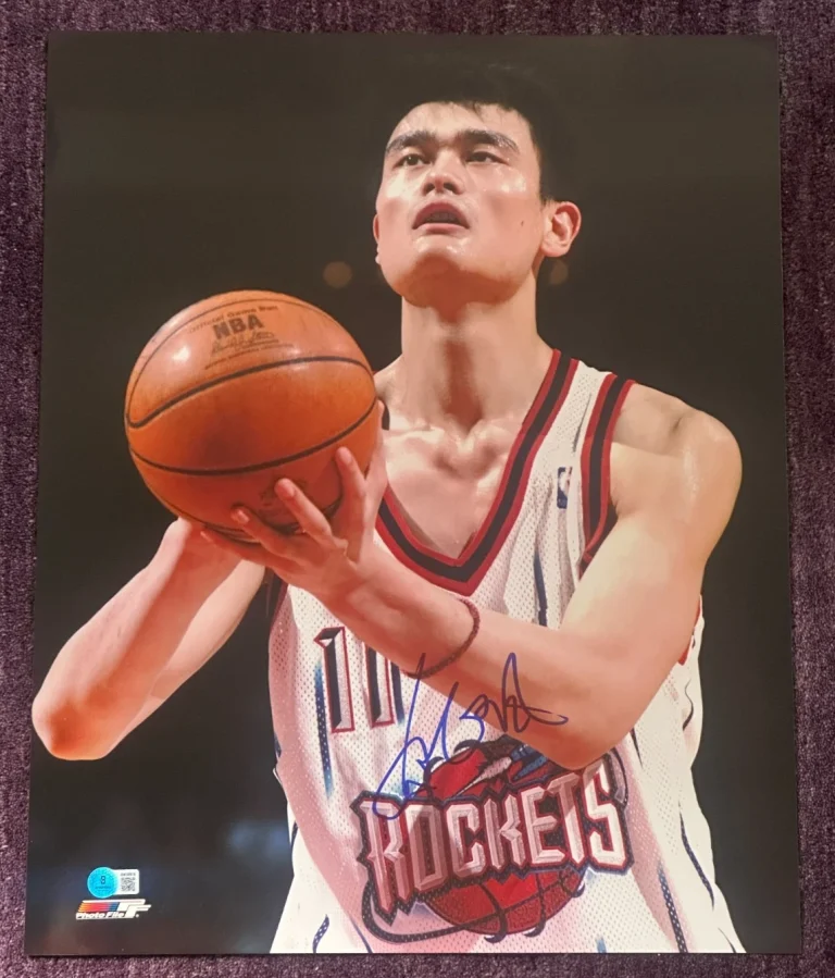 YAO MING Signed Houston ROCKETS 16x20 PHOTO Beckett Authenticated (BAS)