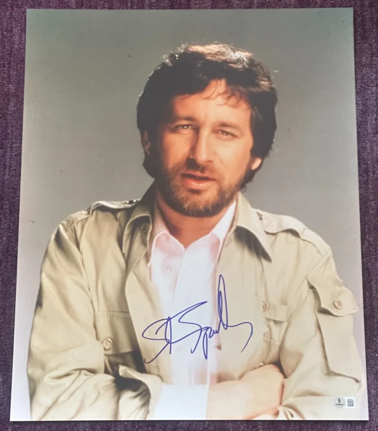 STEVEN SPIELBERG Signed 16x20 PHOTO Beckett Authenticated  (BAS)