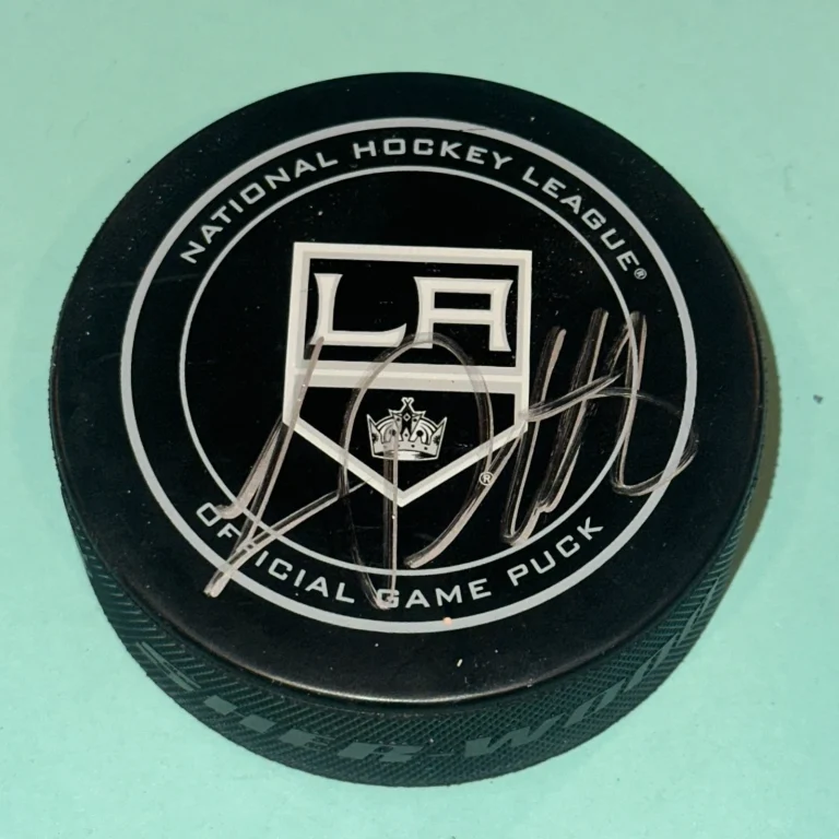 LUC ROBITAILLE Signed Los Angeles KINGS Official GAME Puck Beckett Auth BAS