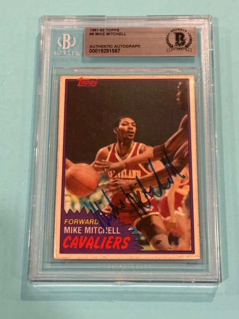 MIKE MITCHELL Signed 1981-82 TOPPS Card #9 Beckett (BAS)