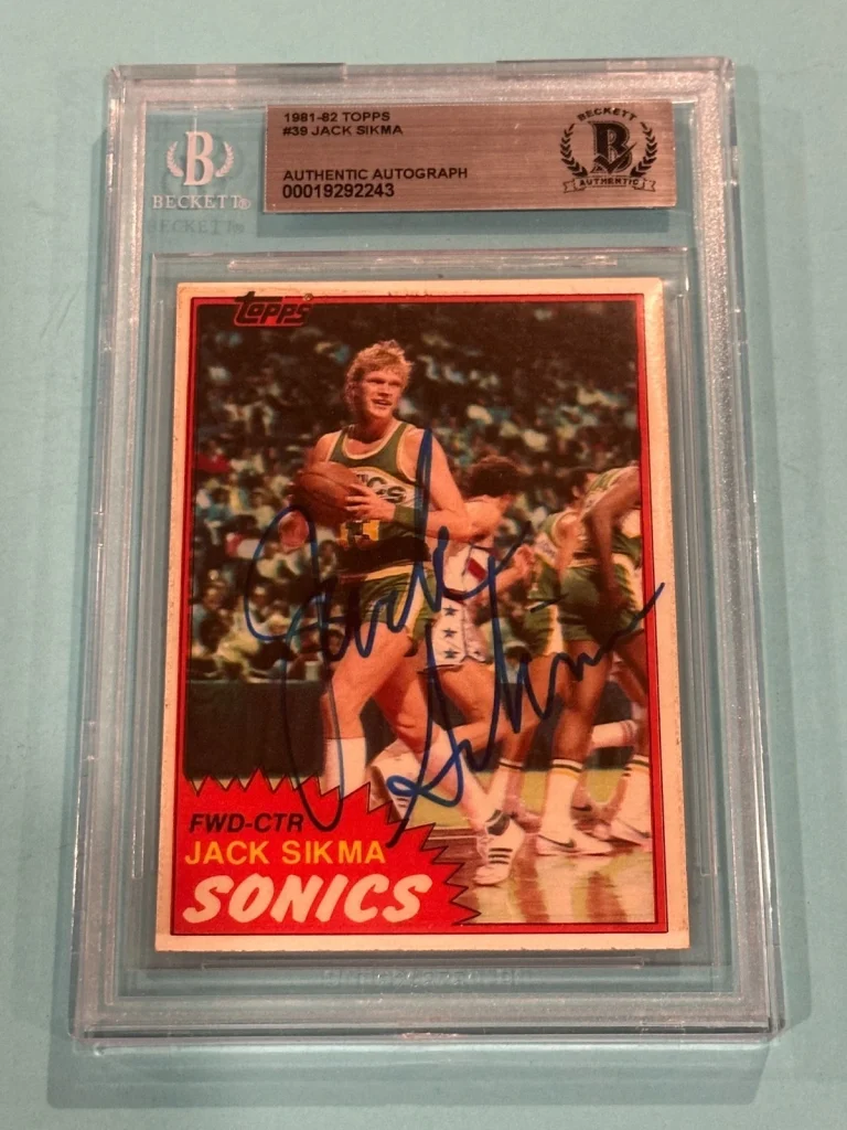 JACK SIKMA Signed 1981-82 TOPPS Card #39 Beckett (BAS)