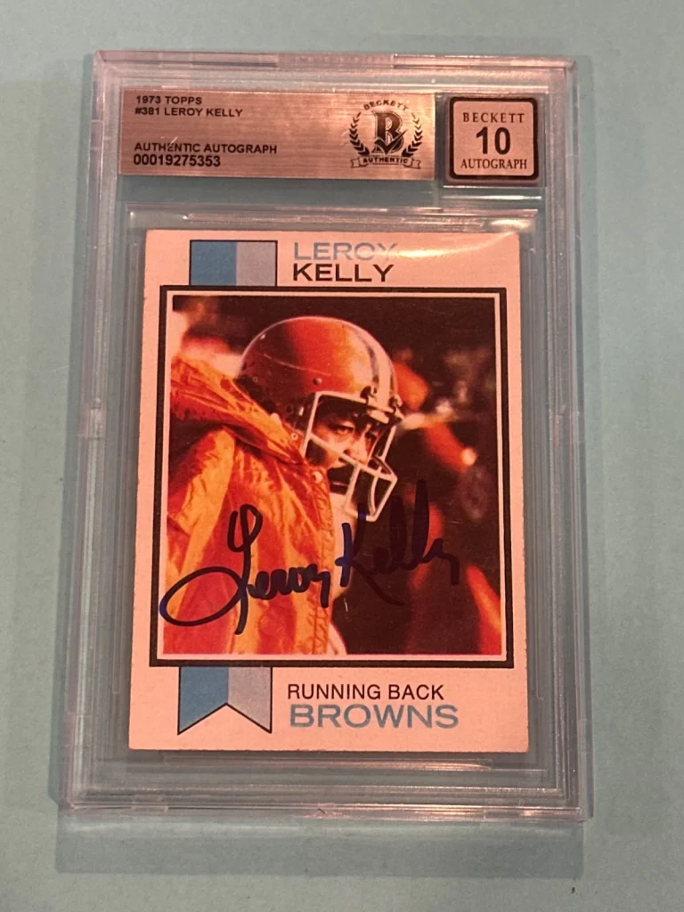 LEROY KELLY Signed 1973 TOPPS Card #381 Beckett BAS AUTO 10