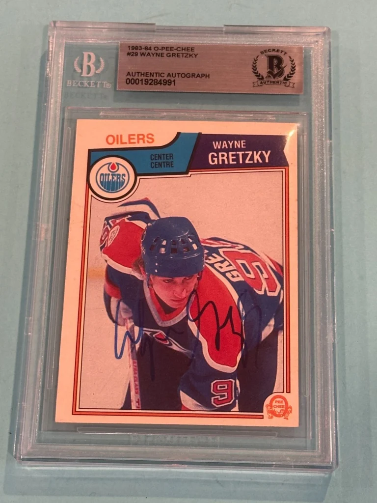 WAYNE GRETZKY Signed 1983-84 O-PEE-CHEE Card #29 Beckett (BAS) VINTAGE ERA SIG!