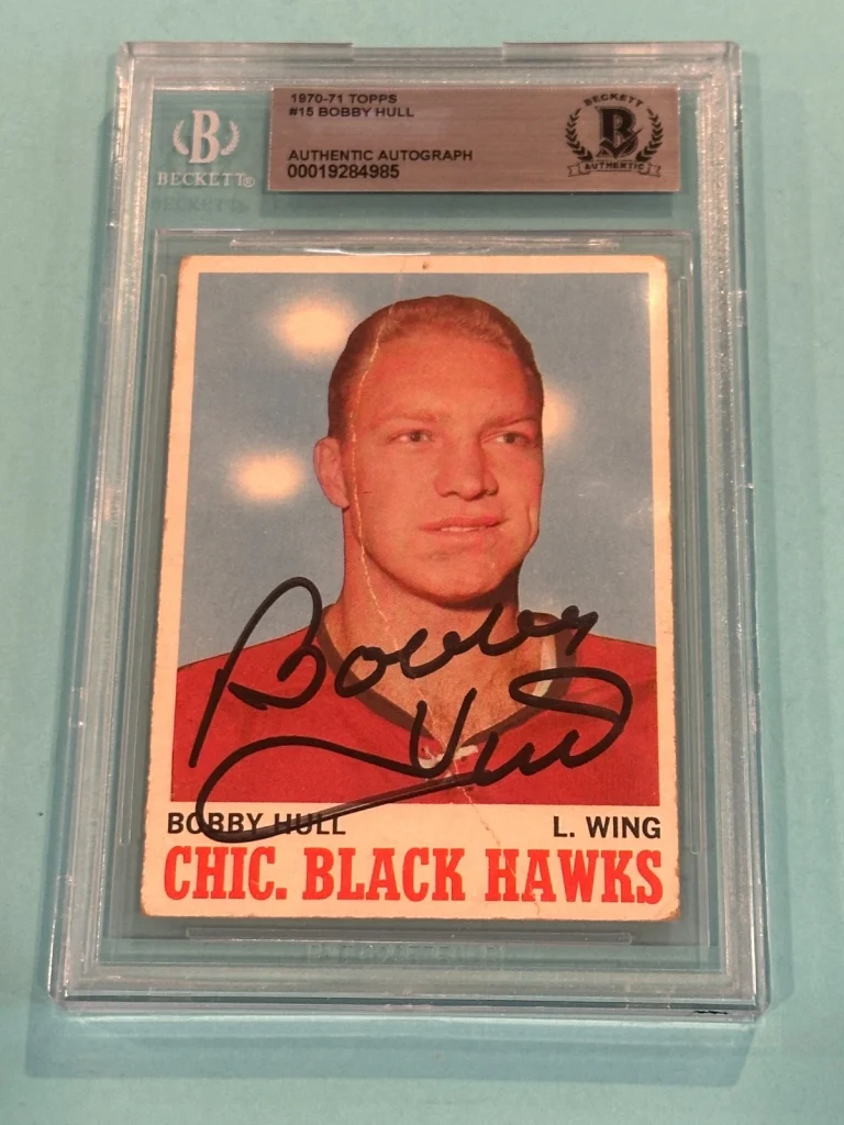 BOBBY HULL Signed 1970-71 TOPPS Card #15 Beckett Authenticated (BAS)