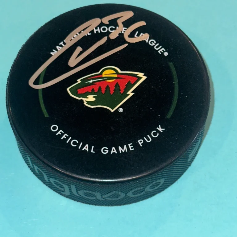 MATS ZUCCARELLO Signed Minnesota WILD Official GAME Puck Beckett (BAS)