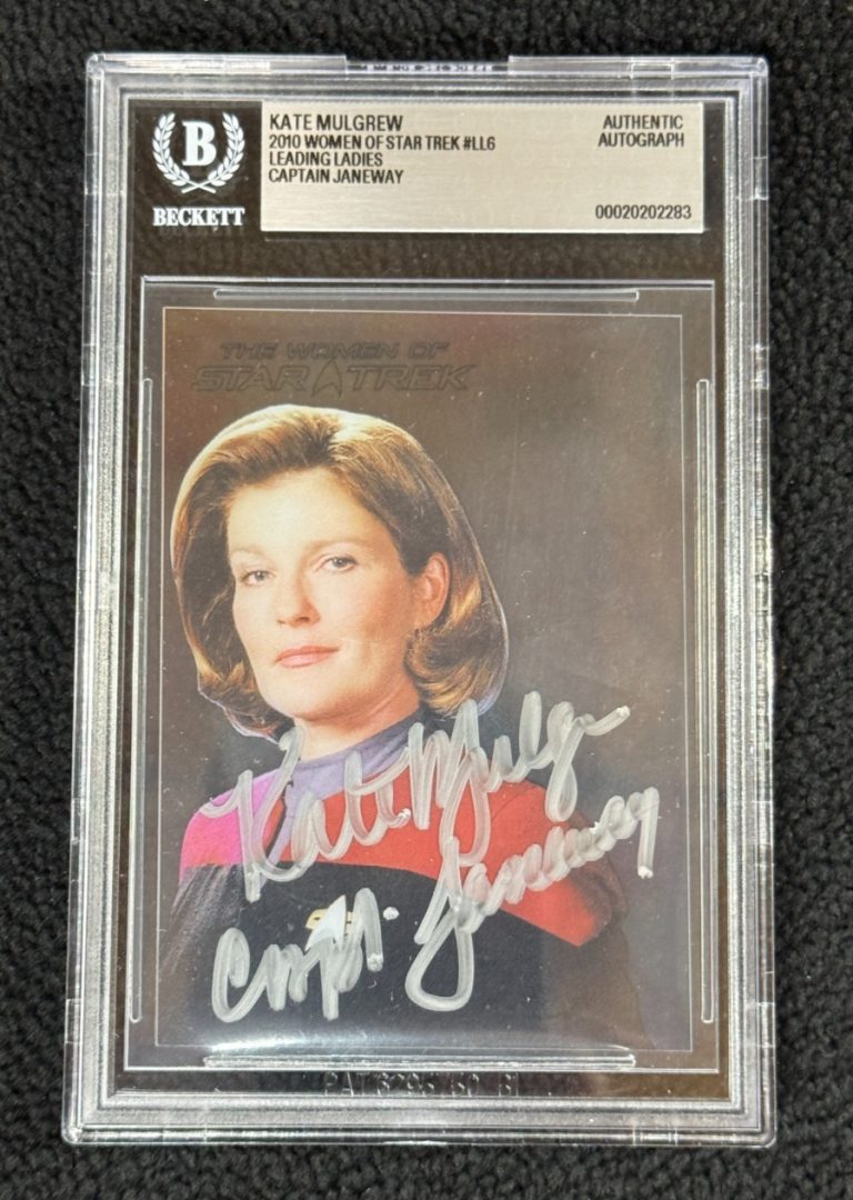 Kate Mulgrew Signed 2010 Women Of Star Trek Voyager Janeway Card #LL6 Beckett