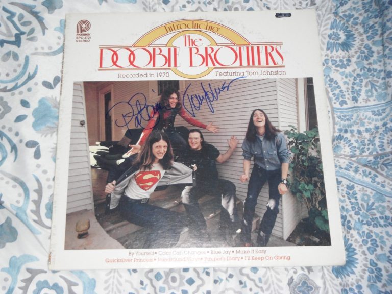 THE DOOBIE BROTHERS SIGNED INTRODUCING VINYL ALBUM PAT SIMMONS AND TOM JOHNSTON