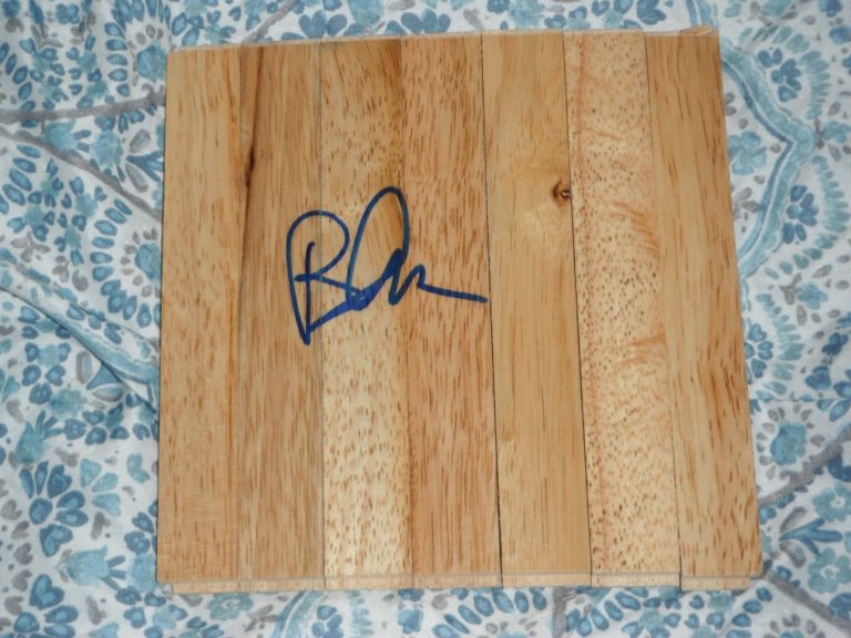 CHICAGO BUKKS BILL CARTWRIGHT SIGNED WOOD FLOOR TILE