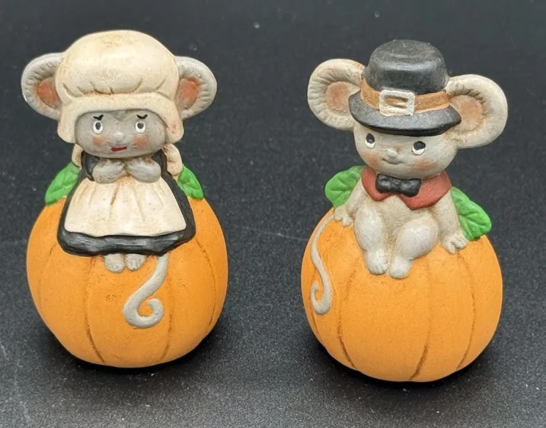Vintage Set Of 2 Pilgrim Mice Figurines On Pumpkins Decor, Thanksgiving