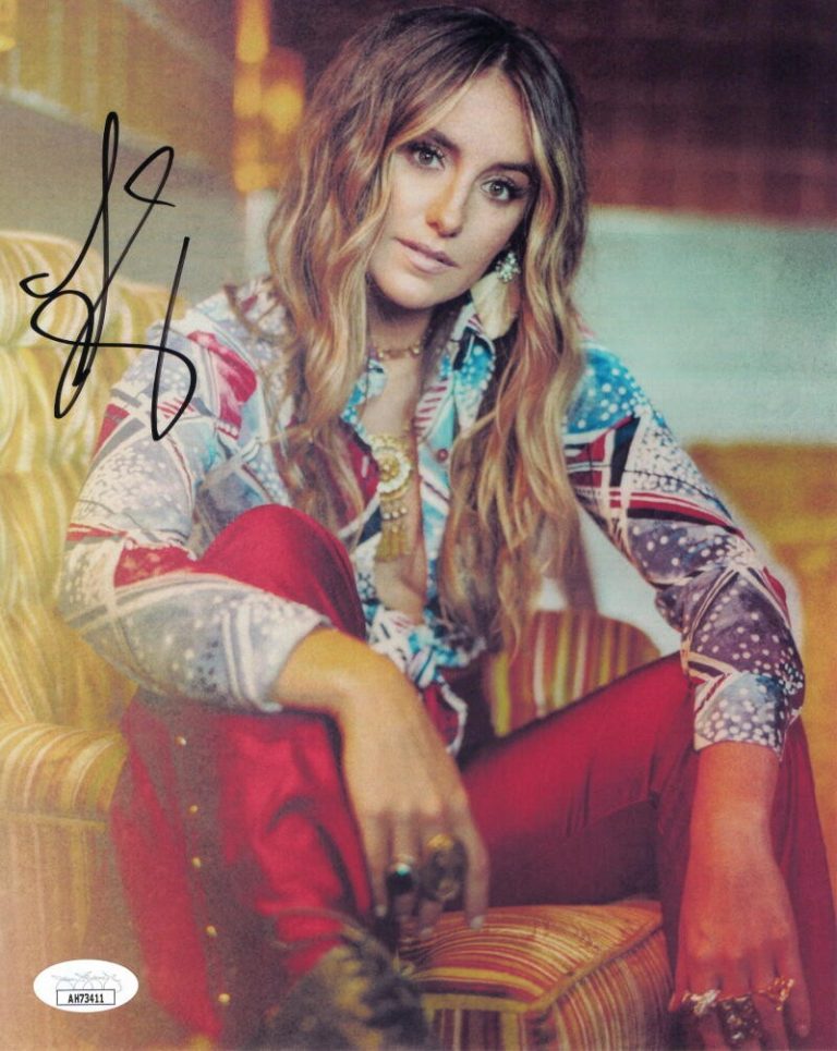 Lainey Wilson Signed Autograph 8x10 Photo - Bell Bottom Country Yellowstone JSA