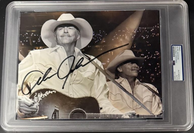 Alan Jackson Signed Autograph PSA/DNA Encapsulated 8x10 Photo - Country Legend