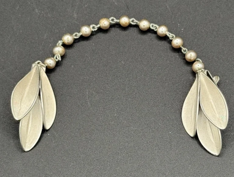 Vintage Sweater Clip Flower Leaf Brooch Silver