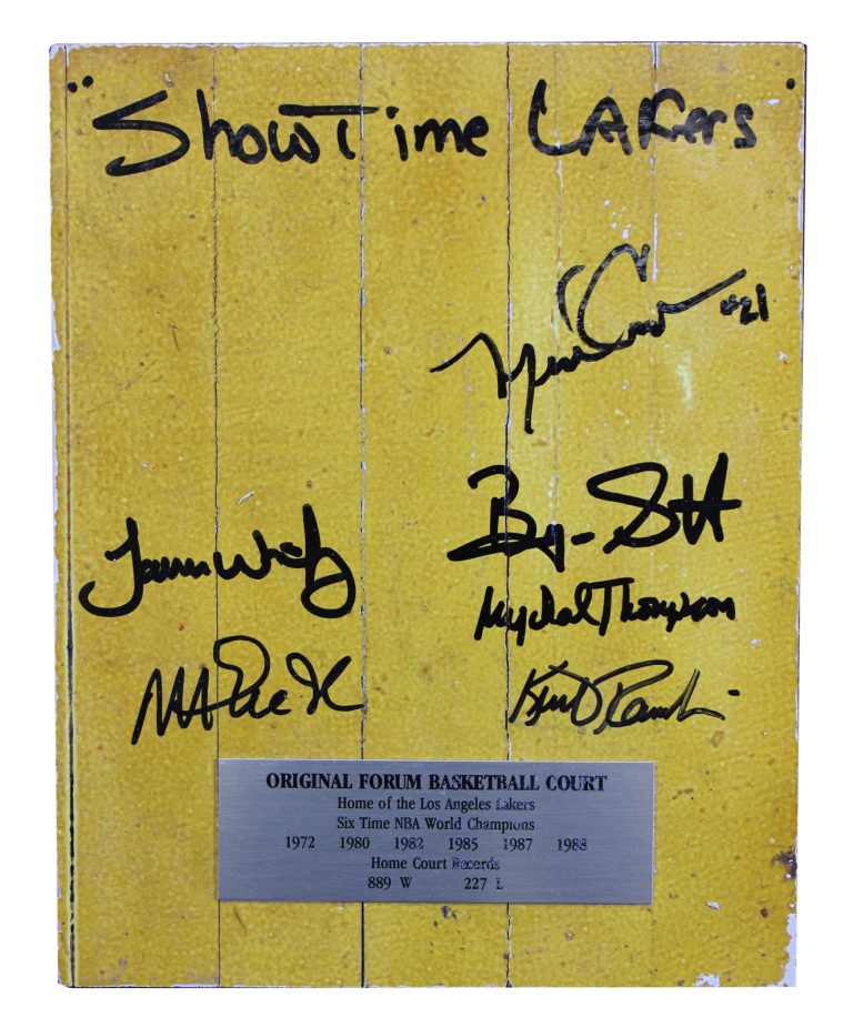 Showtime Lakers (5) Johnson, Worthy, Scott +3 Signed 8x10 Forum Floorboard BAS W