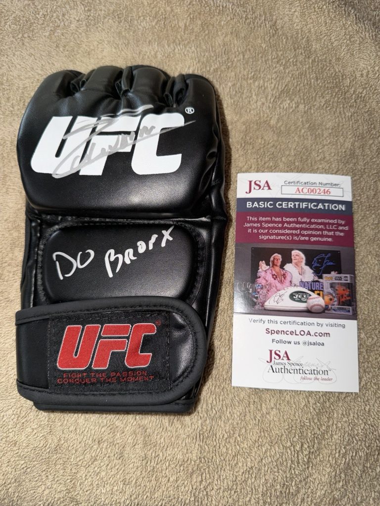 Charles Oliveira Signed UFC MMA Glove UFC Champ Brazil Do Bronx JSA Auth #7