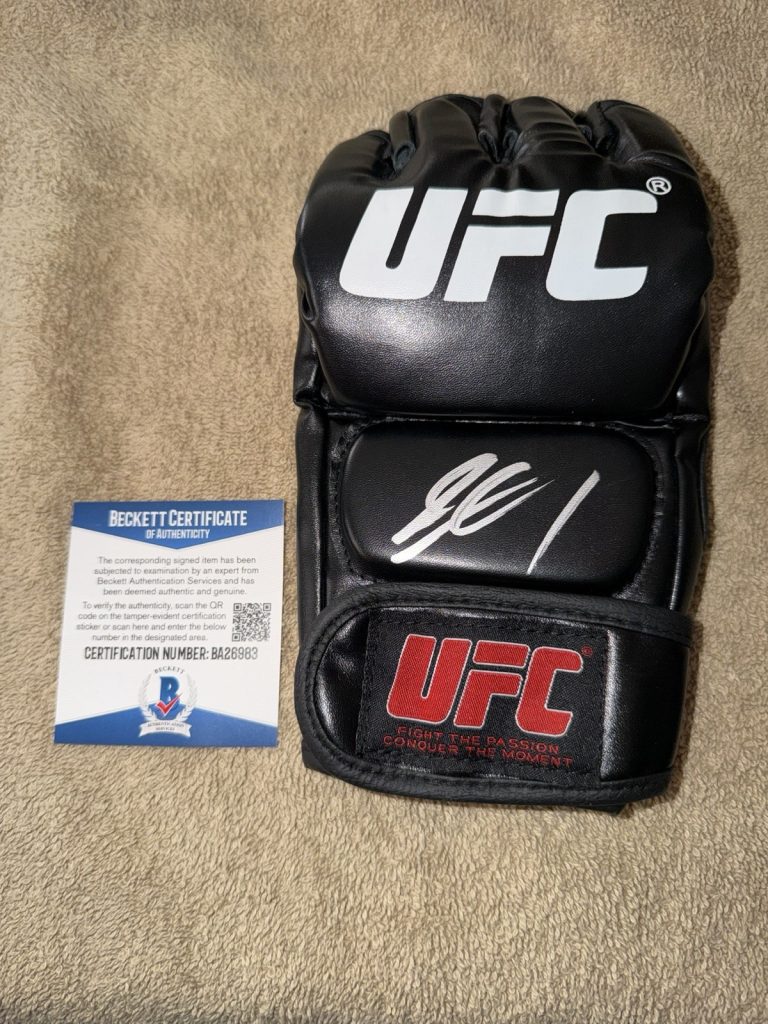 Georges St-Pierre Signed UFC Glove UFC Superstar Legend GSP Beckett