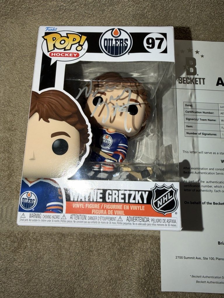 Wayne Gretzky Signed Official Edmonton Oilers Funko Pop Great One Beckett #2