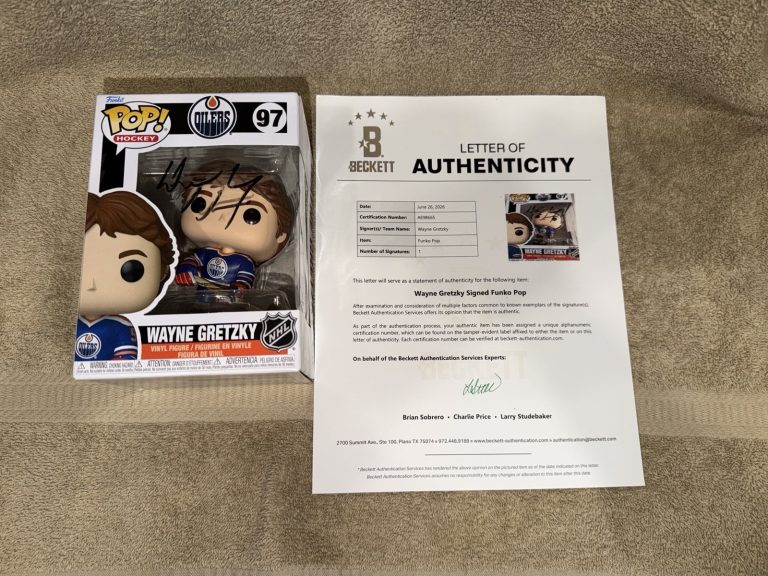 Wayne Gretzky Signed Official Edmonton Oilers Funko Pop Great One Beckett #3