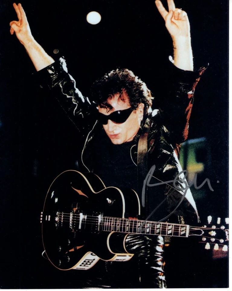 BONO Signed 8x10 U2 Photo w Hologram COA