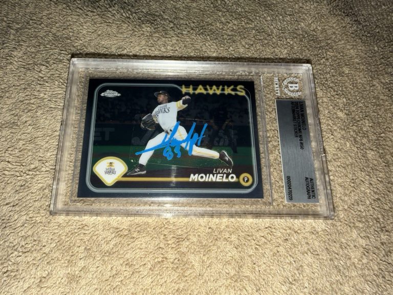 Livan Moinelo Signed 2024 Topps Chrome NPB #150 Trading Card Cuba Beckett