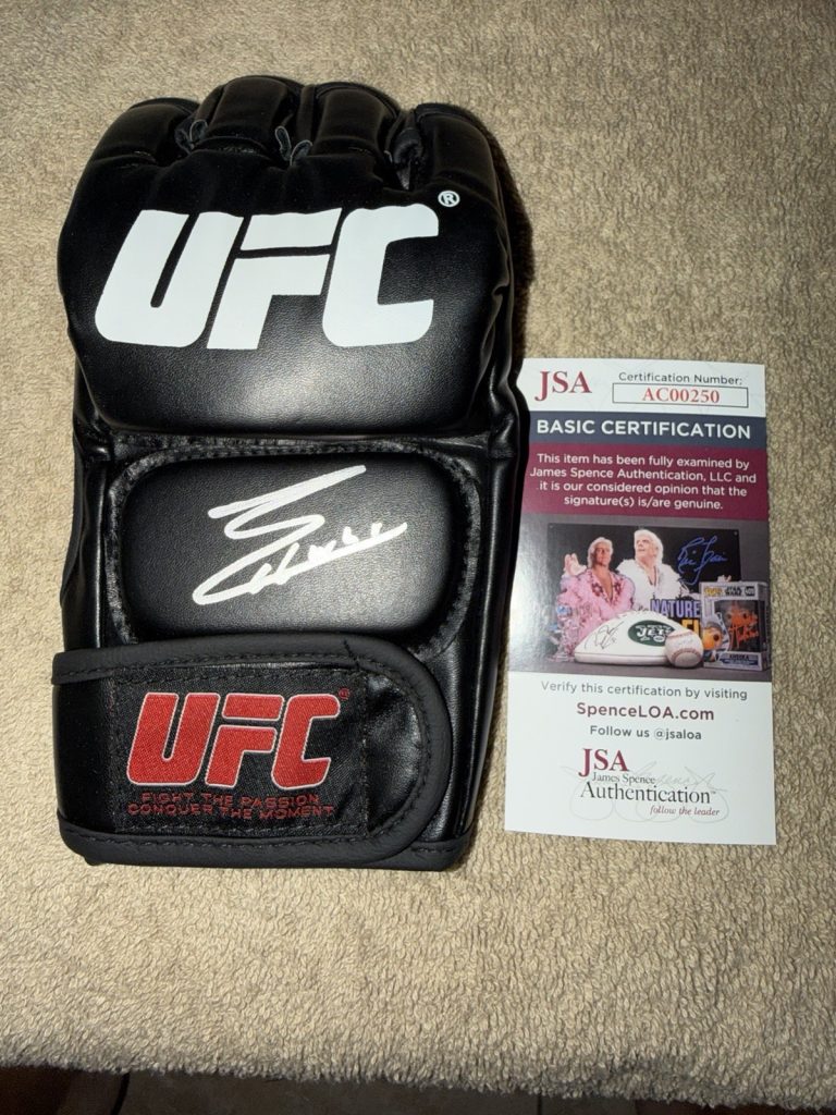 Charles Oliveira Signed UFC MMA Glove UFC Champ Brazil Do Bronx JSA Auth #3