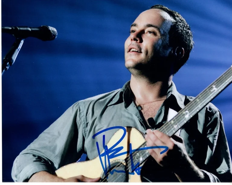 DAVE MATTHEWS Signed 8x10 Photo w/ Hologram COA