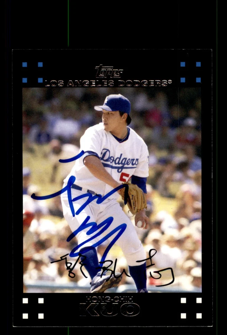 Signed Baseball Card Auto Hong-Chih Kuo 2007 Topps #UH33 Los Angeles Dodgers