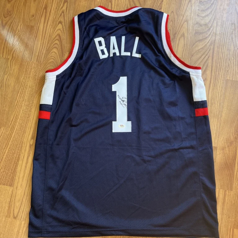 UCONN HUSKIES-SOLO BALL SIGNED AUTOGRAPH JERSEY PSA COA NCAA CHAMPION RARE