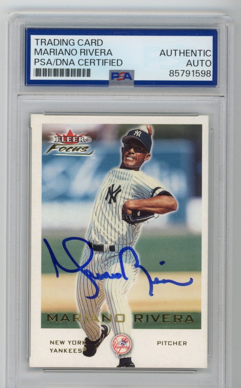 Signed Baseball Card Auto Mariano Rivera 2001 Fleer Focus #114 Yankees PSA/DNA