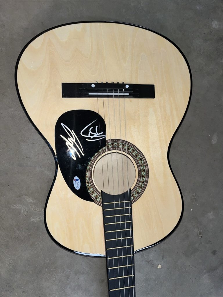 FLORIDA GEORGIA LINE TYLER HUBBARD BRIAN KELLY SIGNED AUTOGRAPH  GUITAR BAS COA