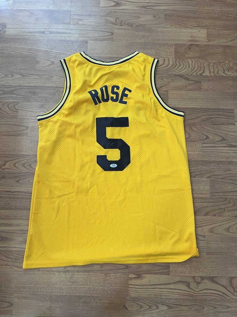MICHIGAN WOLVERINES-JALEN ROSE SIGNED AUTOGRAPHED JERSEY PSA FAB 5 NBA STAR