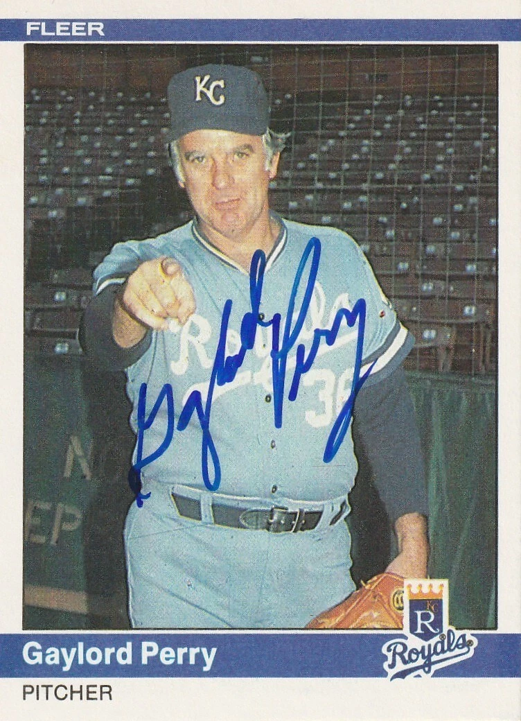 GAYLORD PERRY KANSAS CITY ROYALS  SIGNED 1984 FLEER CARD #352