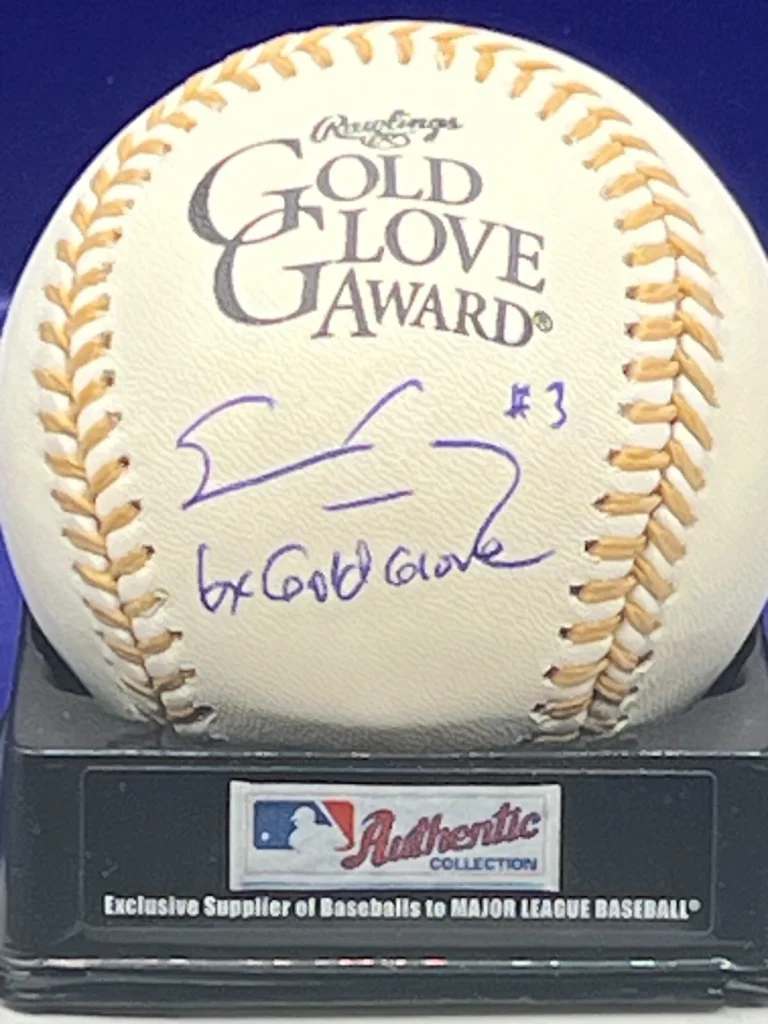 ERIC CHAVEZ  OAKLAND A'S  6 X GOLD GLOVE  SIGNED OML GOLD GLOVE BASEBALL